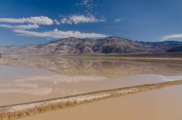 Death_Valley_exit_SR190_view_Panamint_Butt_flash_flood_2013